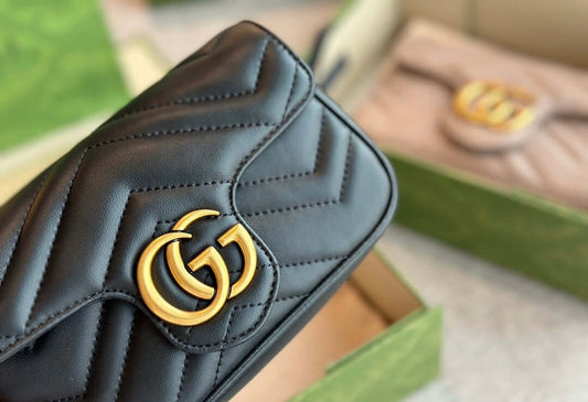 "Gucci's Luxe Legacy: Black Leather Chain Shoulder Bag – A Designer Marvel for the Fashion-Forward Woman's Large-Capacity Quilted Messenger, Handbag, Purse, and Shopping Wallet."